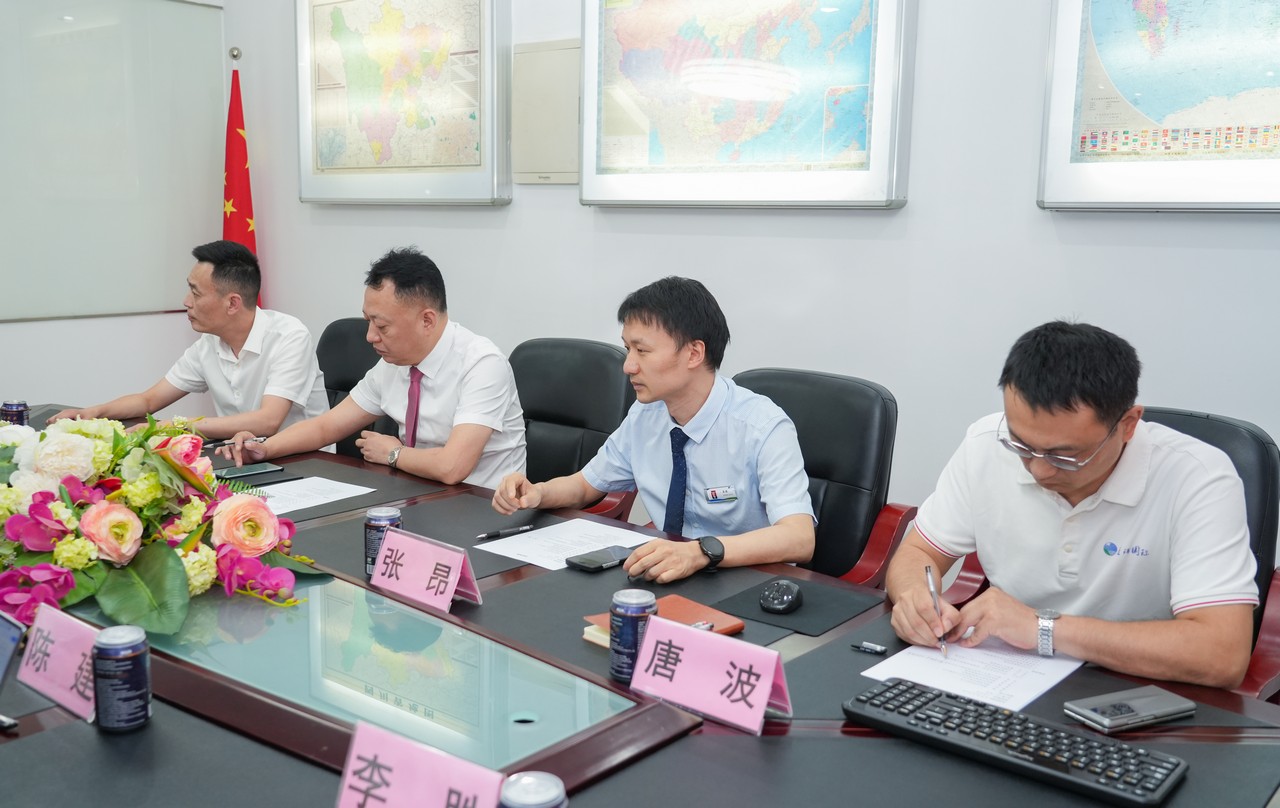 重庆市潼南区经信委领导莅临星瑞集团考察交流(图4)