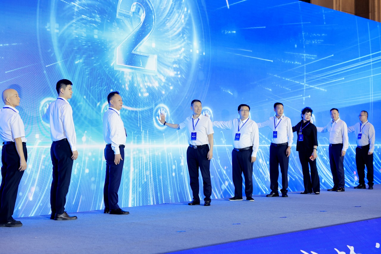 吕状文董事长应邀出席重庆市成渝地区双城经济圈建设产业对接暨项目集中签约活动并发言(图8)