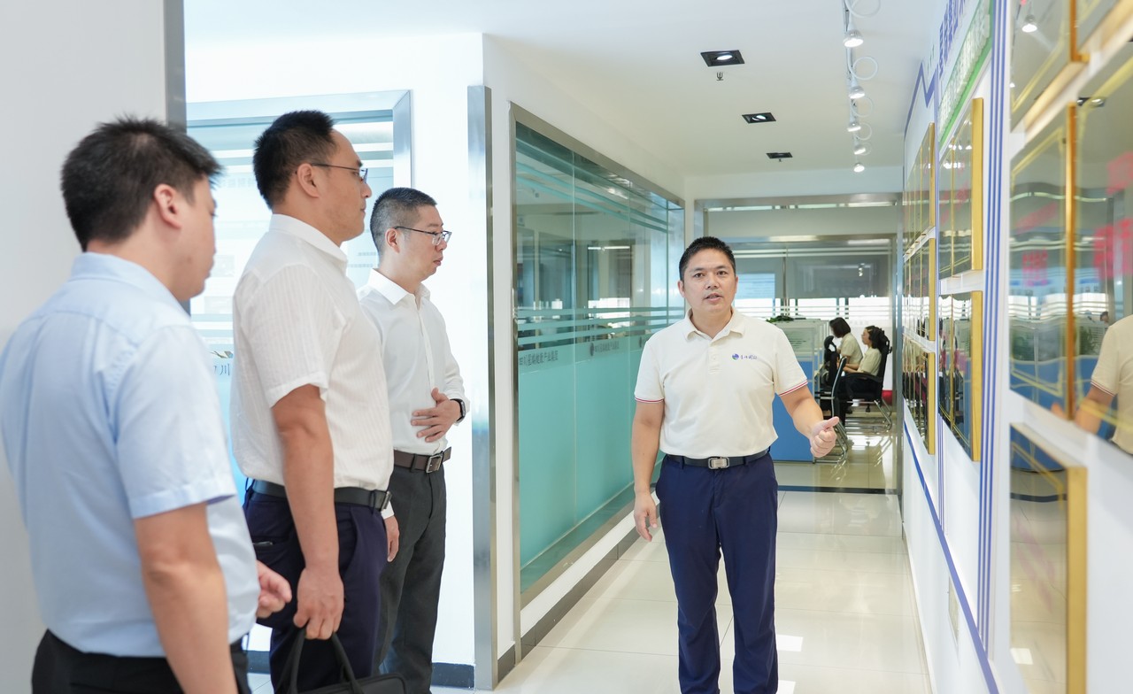 重庆市江北区人民政府副区长廖光洪一行莅临星瑞集团考察交流(图3)