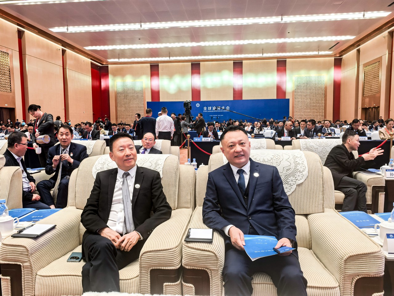 吕状文董事长应邀出席全球渝商大会并发言(图2) 吕状文董事长应邀出席全球渝商大会并发言(图3)