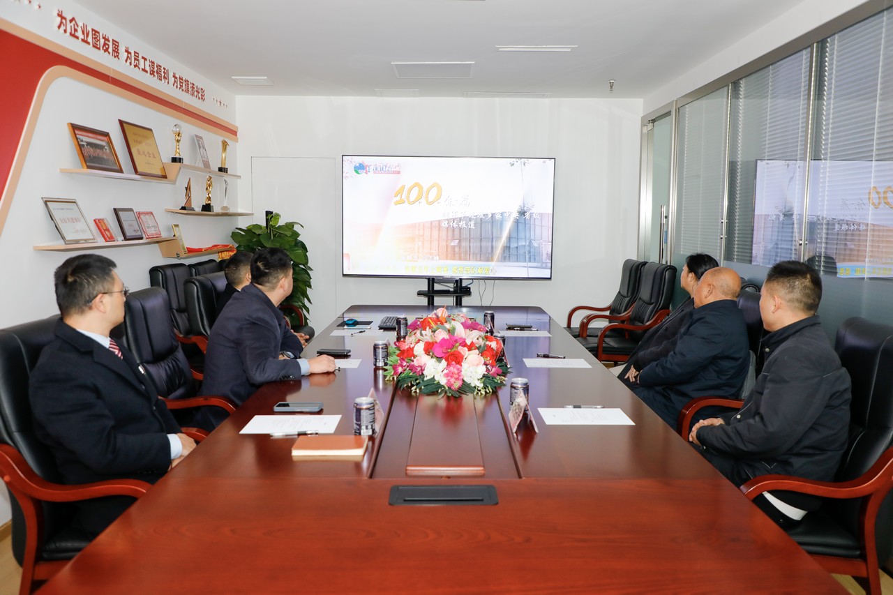 全国劳动模范、成都市郫都区战旗村党委书记高德敏一行莅临星瑞集团考察交流(图4) 全国劳动模范、成都市郫都区战旗村党委书记高德敏一行莅临星瑞集团考察交流(图4)