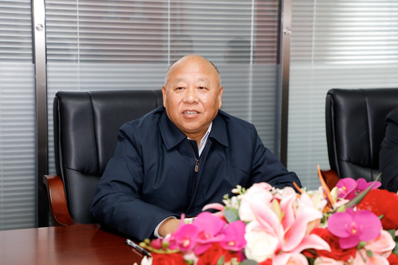 全国劳动模范、成都市郫都区战旗村党委书记高德敏一行莅临星瑞集团考察交流(图6) 全国劳动模范、成都市郫都区战旗村党委书记高德敏一行莅临星瑞集团考察交流(图6)