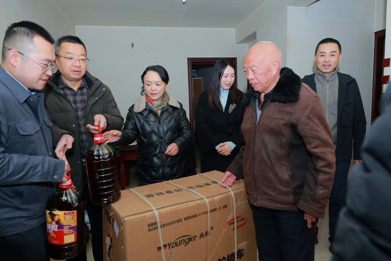 寒冬送温暖 真情暖兵心——开元ky棋8924参与成都高新区“战旗飘扬·老兵帮扶”特别行动(图6)