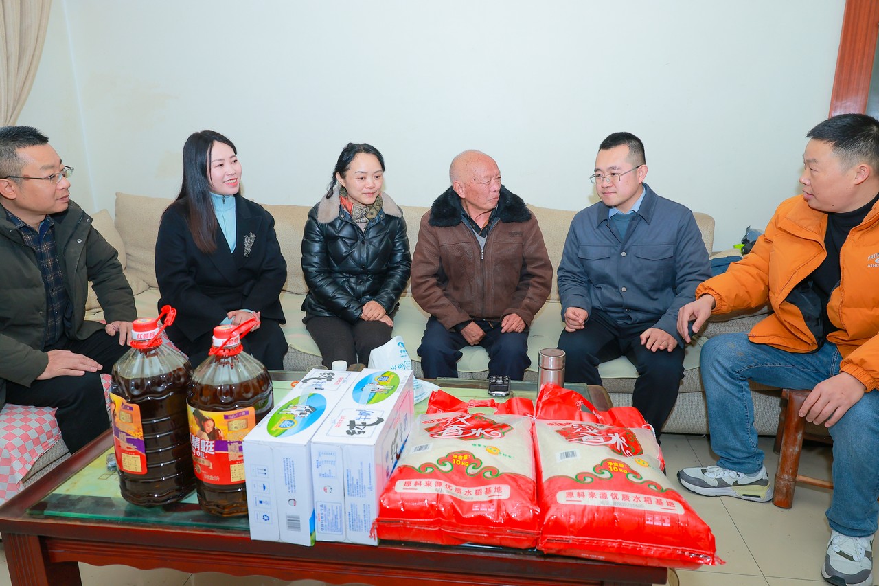 寒冬送温暖 真情暖兵心——开元ky棋8924参与成都高新区“战旗飘扬·老兵帮扶”特别行动(图7)