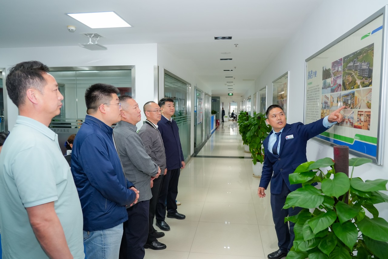 重庆市涪陵区罗云镇人民政府领导一行莅临星瑞集团考察交流(图2)