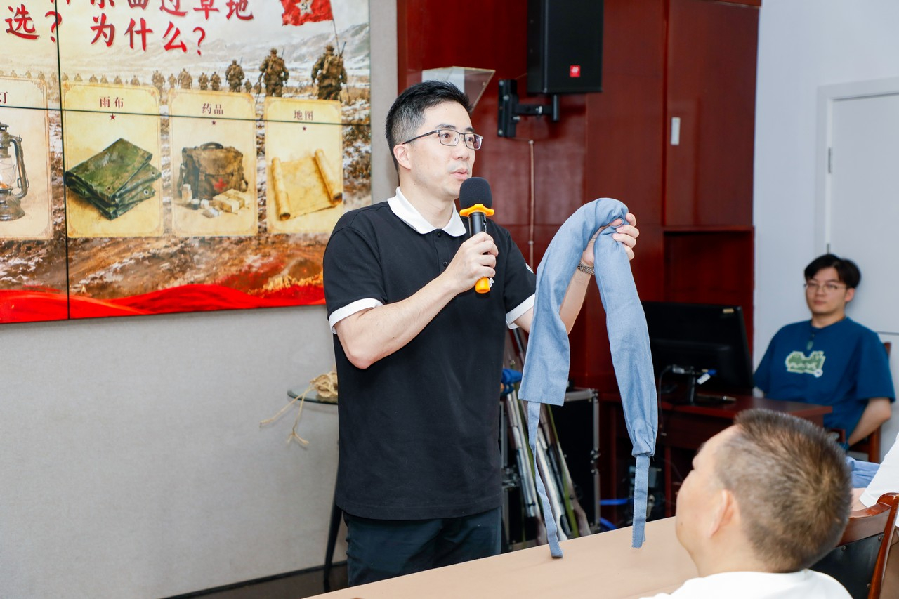 赓续红色血脉 传承长征精神 ——四川电视台“蜀地红声,光影思政”宣讲团莅临星瑞集团开展主题宣讲(图5) 赓续红色血脉 传承长征精神 ——四川电视台“蜀地红声,光影思政”宣讲团莅临星瑞集团开展主题宣讲(图5)