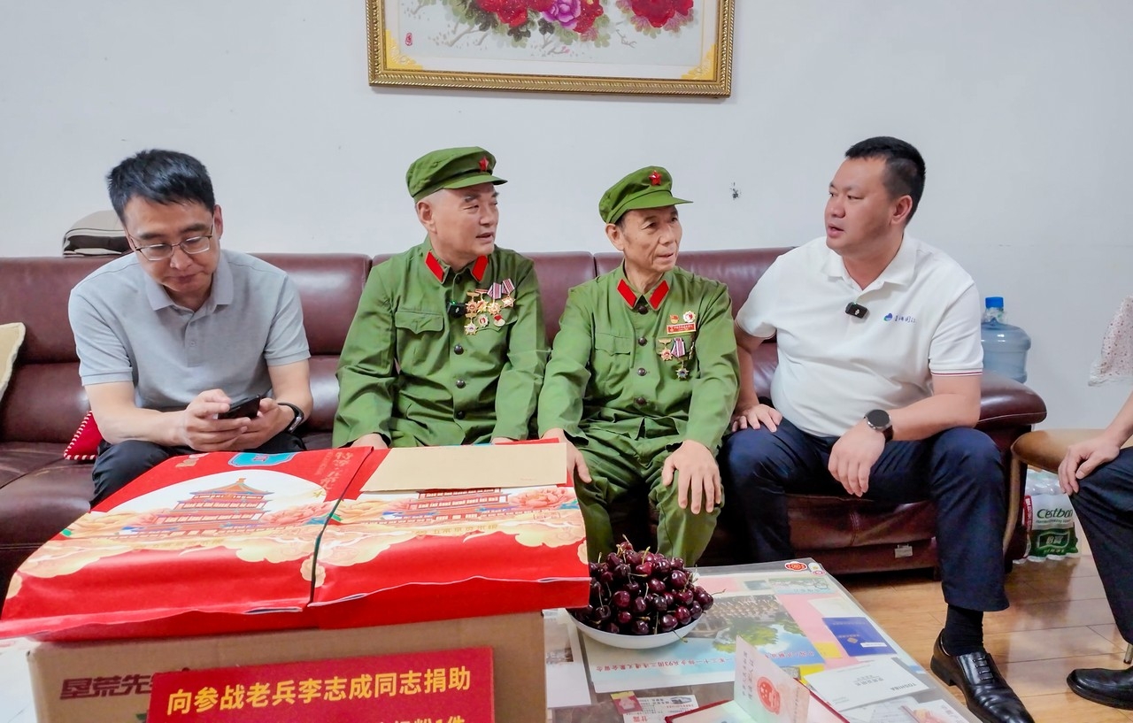 一脉军魂赓续传 两代同袍话初心——成都市爱国拥军联合会、星瑞集团联合慰问参战老兵及伤残军人(图7) 一脉军魂赓续传 两代同袍话初心——成都市爱国拥军联合会、星瑞集团联合慰问参战老兵及残疾军人(图7)
