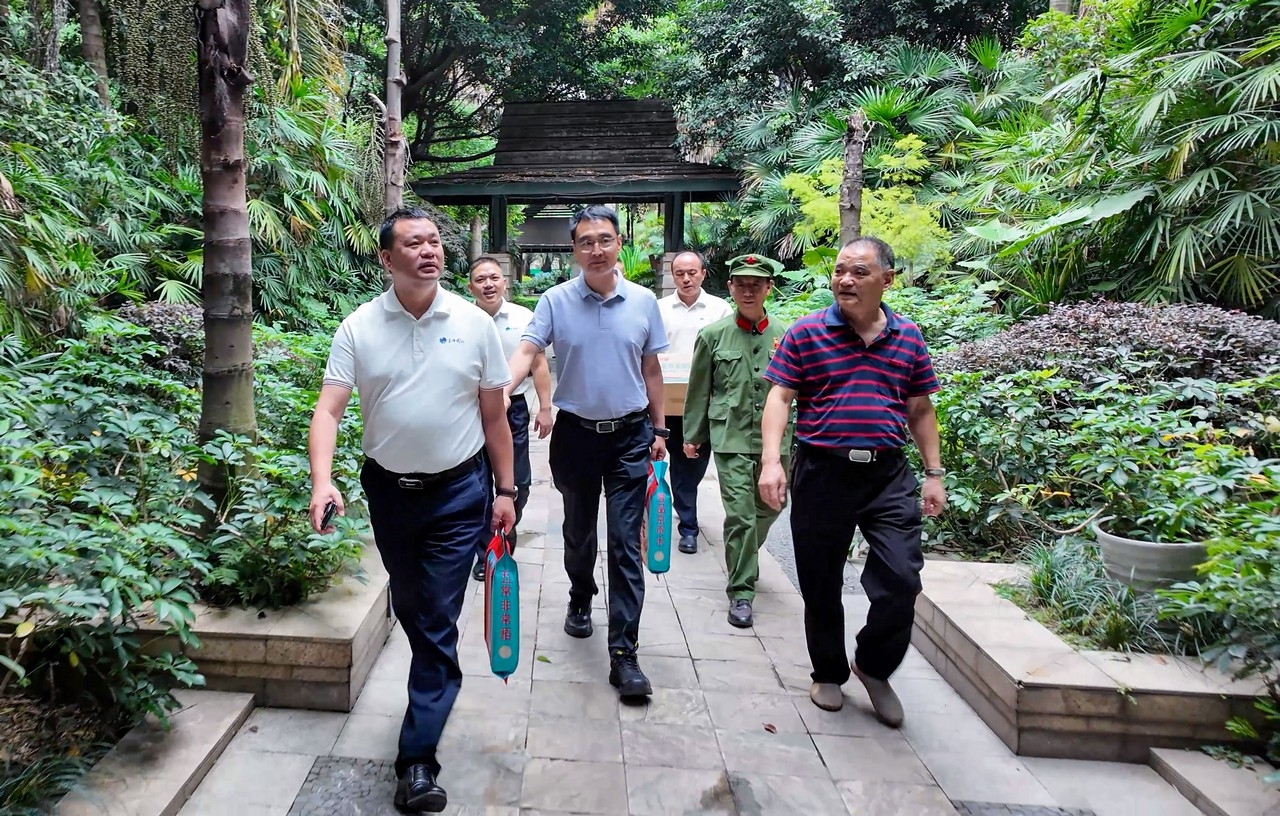 一脉军魂赓续传 两代同袍话初心——成都市爱国拥军联合会、星瑞集团联合慰问参战老兵及伤残军人(图6) 一脉军魂赓续传 两代同袍话初心——成都市爱国拥军联合会、星瑞集团联合慰问参战老兵及残疾军人(图6)