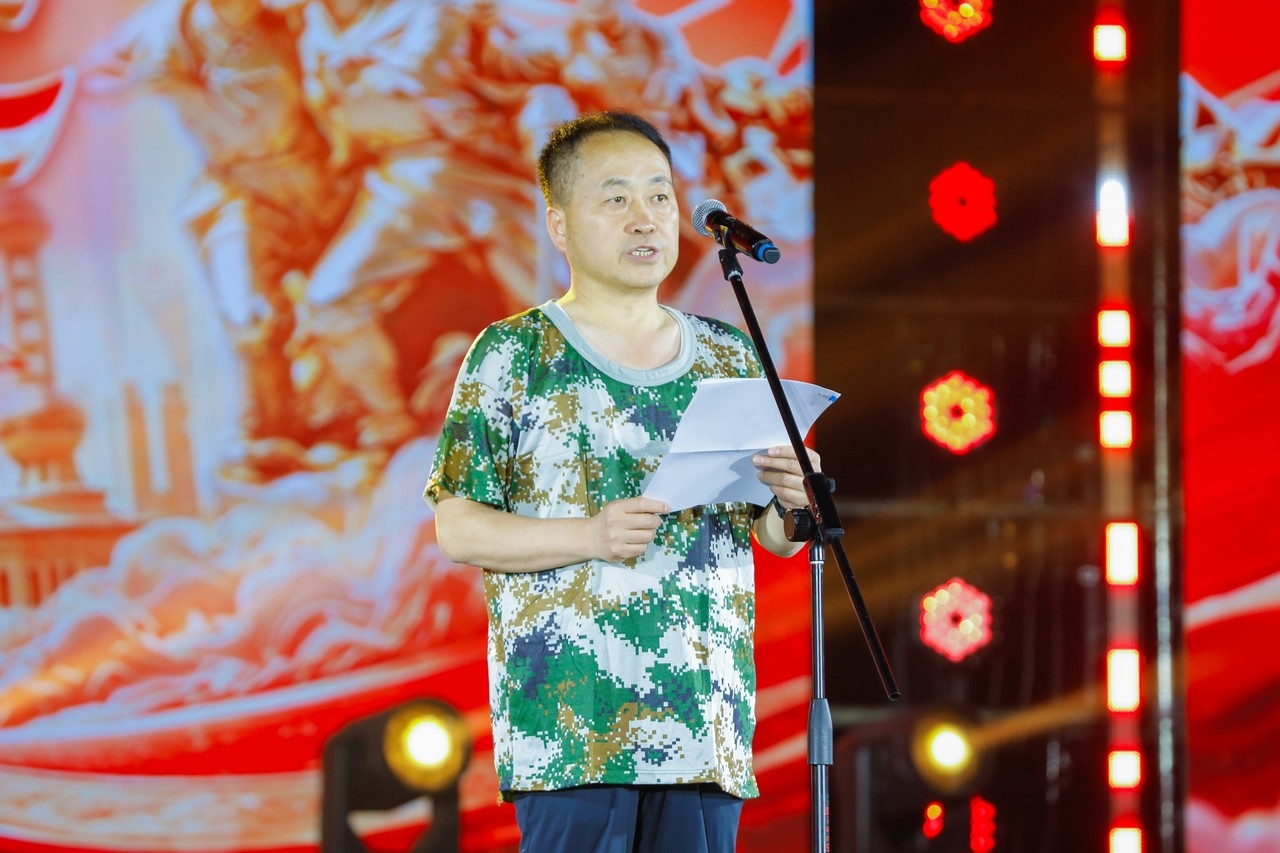 军魂铸脊梁 健康新长征 —— 星瑞集团庆祝建军99周年暨纪念红军长征胜利90周年文艺汇演在蓉盛大举行(图6) 军魂铸脊梁 健康新长征 —— 星瑞集团庆祝建军99周年暨纪念红军长征胜利90周年文艺汇演在蓉盛大举行(图6)