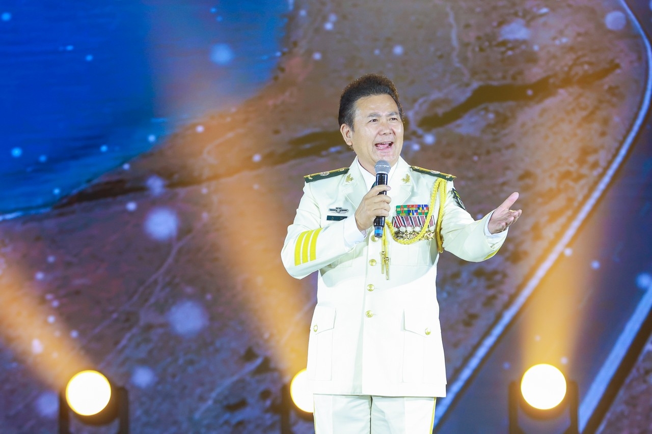 军魂铸脊梁 健康新长征 —— 星瑞集团庆祝建军99周年暨纪念红军长征胜利90周年文艺汇演在蓉盛大举行(图18) 军魂铸脊梁 健康新长征 —— 星瑞集团庆祝建军99周年暨纪念红军长征胜利90周年文艺汇演在蓉盛大举行(图18)