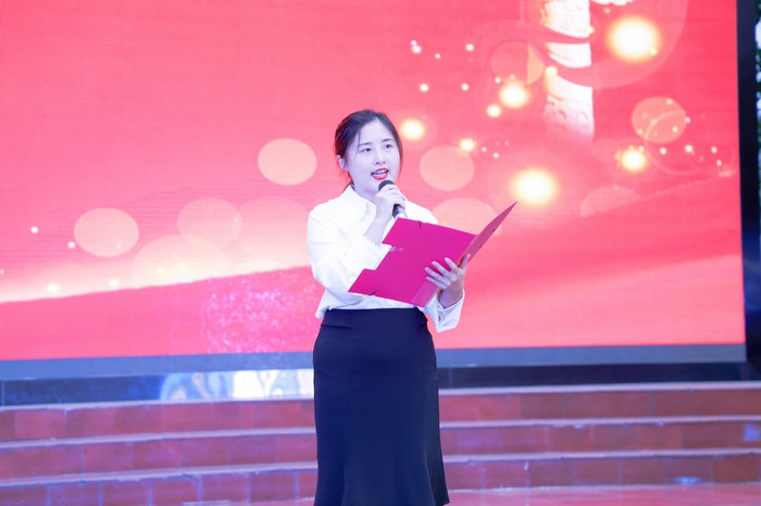 吕状文被授予优秀共产党员称号(图2)