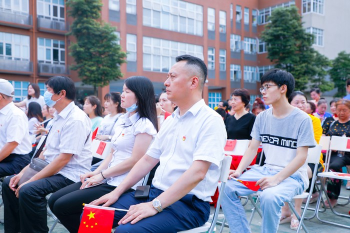 吕状文被授予优秀共产党员称号(图8)