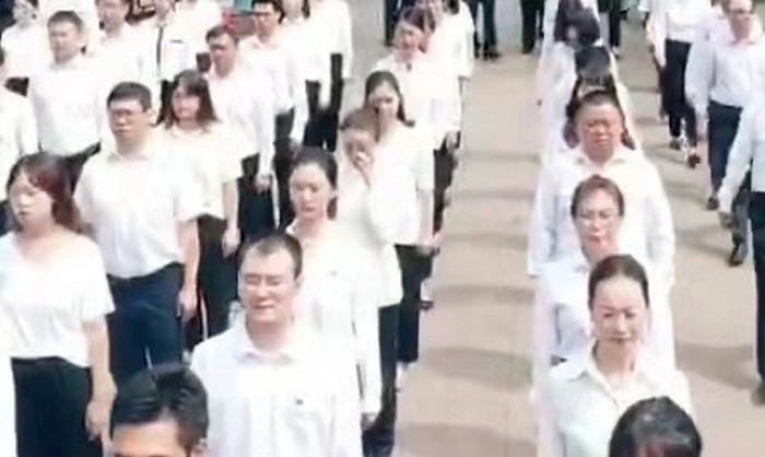 邬英云同志参加入党宣誓活动(图5)