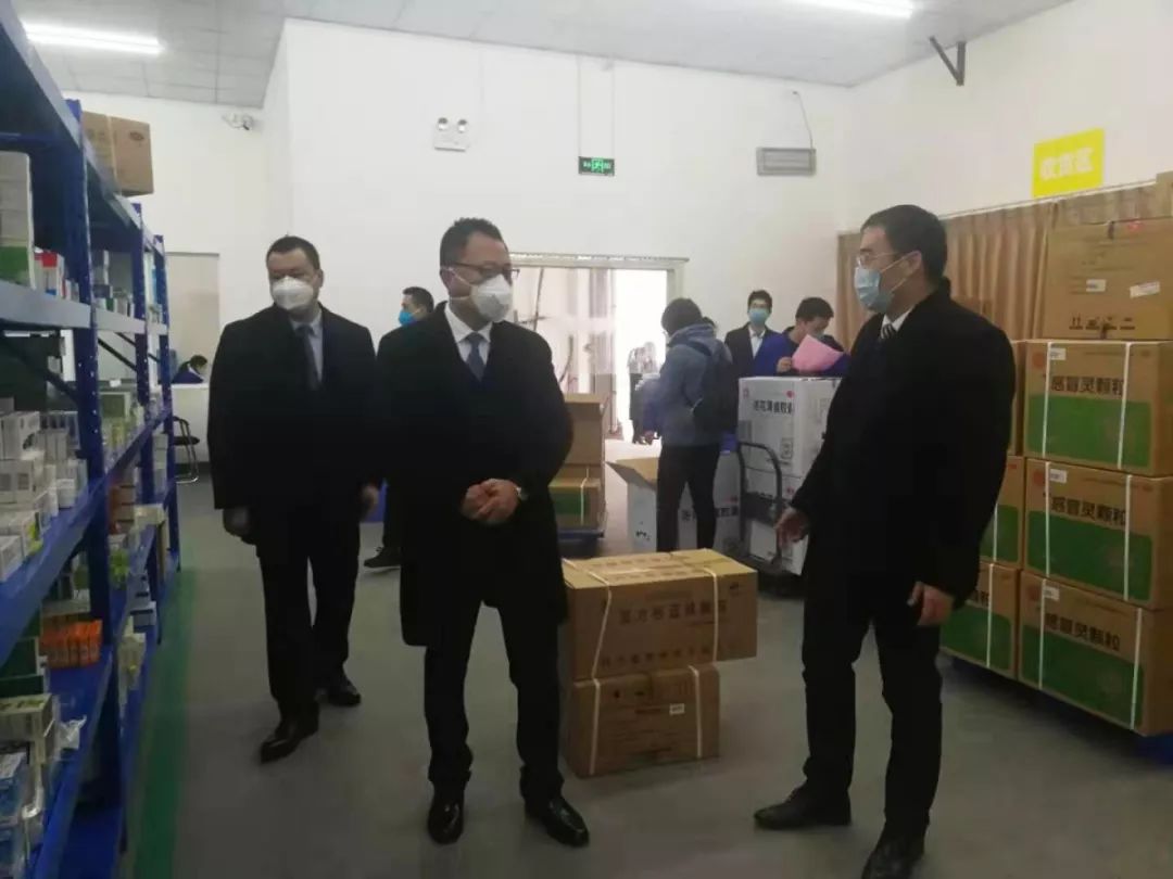 吕状文董事长看望慰问一线医务人员和员工(图6)