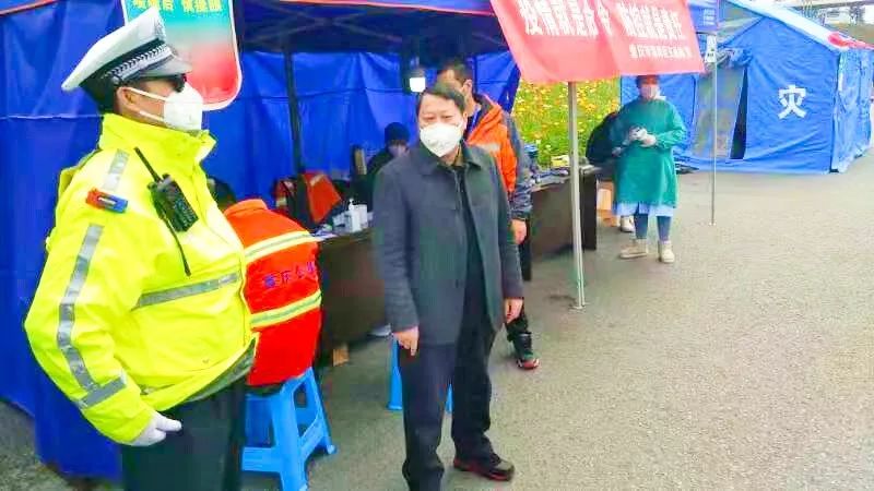 潼乡战“疫”总关情 ——星瑞集团副董事长陈根平代表集团公司向潼南区捐赠抗疫物资(图4)