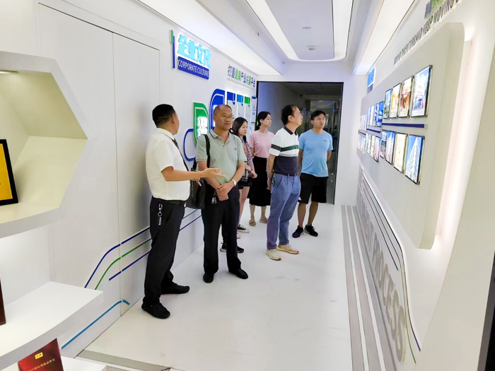凉山州市场监督管理局领导莅临星瑞集团旗下四川紫云之光科技有限公司考察(图2)
