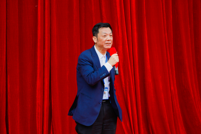 重阳金秋美如虹——成都彩虹集团党群党支部一行赴温江星瑞寿而康养老院慰问(图2)
