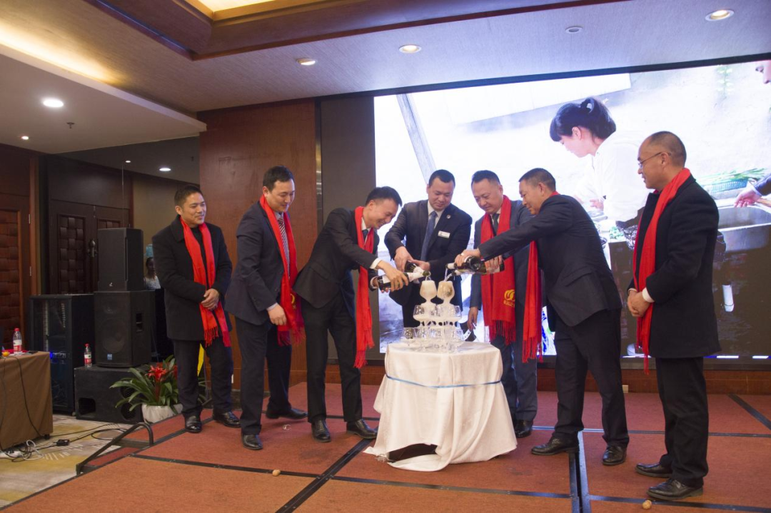 共建共享 再创辉煌——星瑞集团旗下紫云之光科技成立7周年庆典暨2022年年会在青源国际大酒店举行(图2)