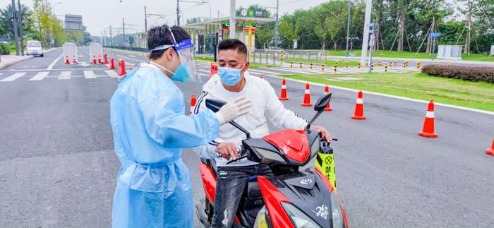 听从指挥 ，“疫”无反顾 ——星瑞集团配合执勤民警打赢疫情防控攻坚战(图9)
