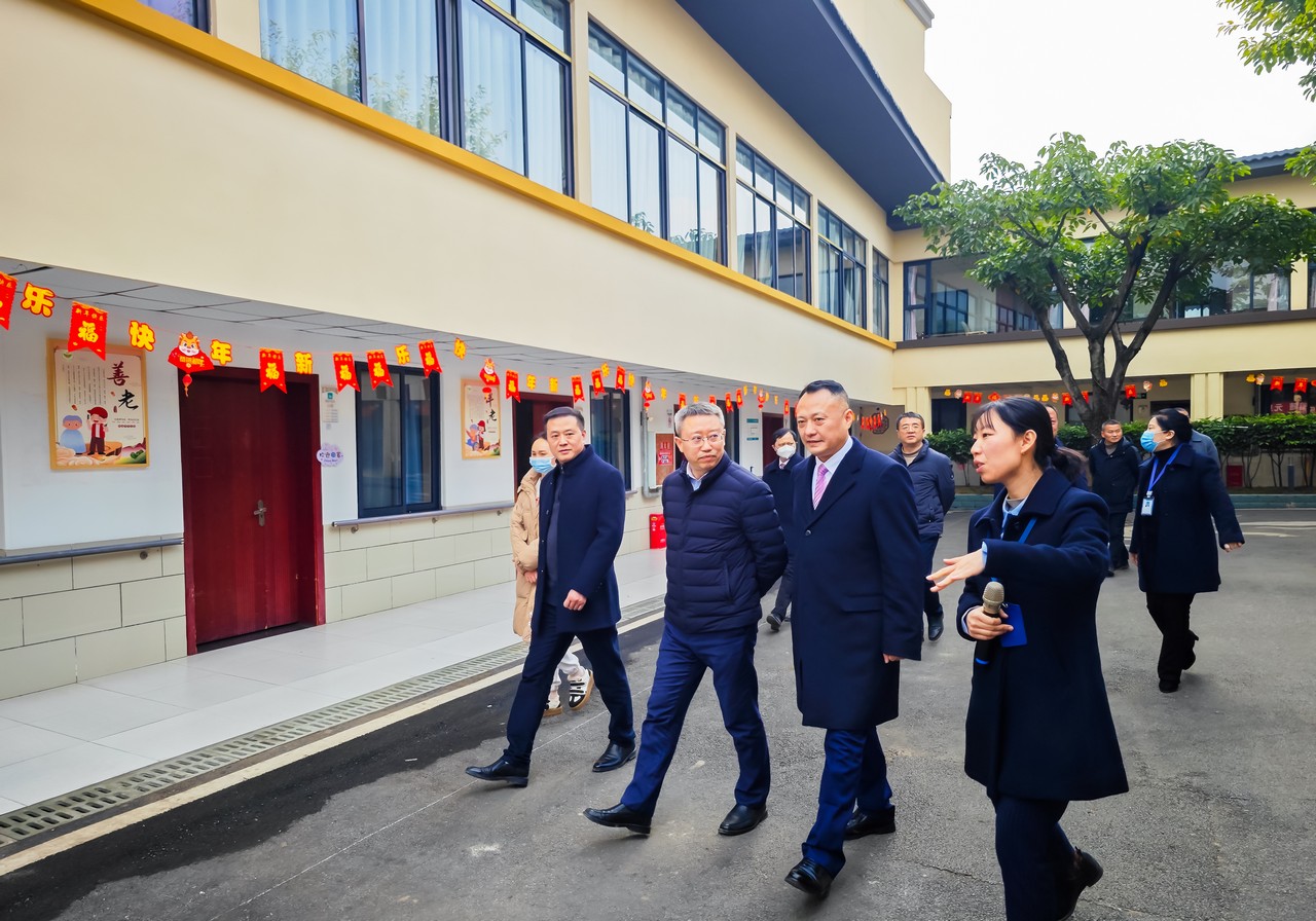 重庆市荣昌区人民政府副区长程昌耀一行莅临星瑞集团考察养老产业(图5)