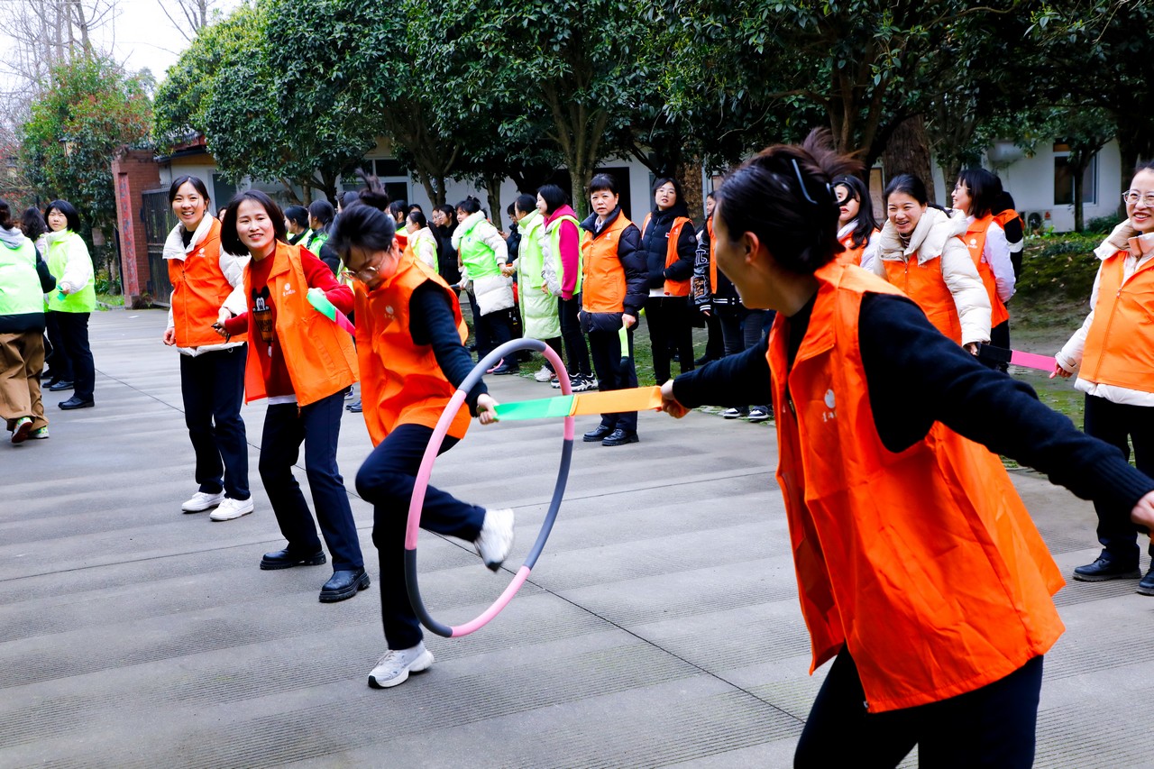 巾帼筑梦绽芳华 砥砺奋进建新功——星瑞集团举行2025年庆祝三八妇女节踏春活动(图14)