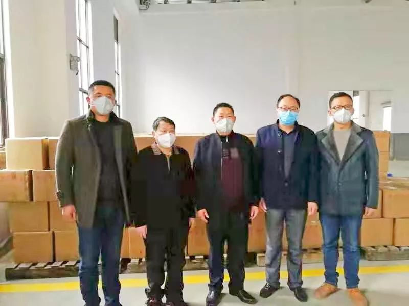潼乡战“疫”总关情 ——星瑞集团副董事长陈根平代表集团公司向潼南区捐赠抗疫物资