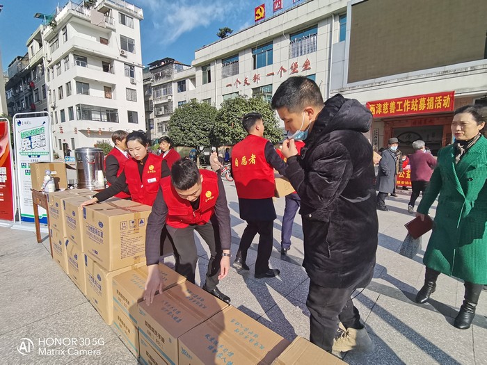 无疫家园 共同守护——星瑞集团金华区域向永康市西津经济合作社党群服务中心捐赠防疫物资